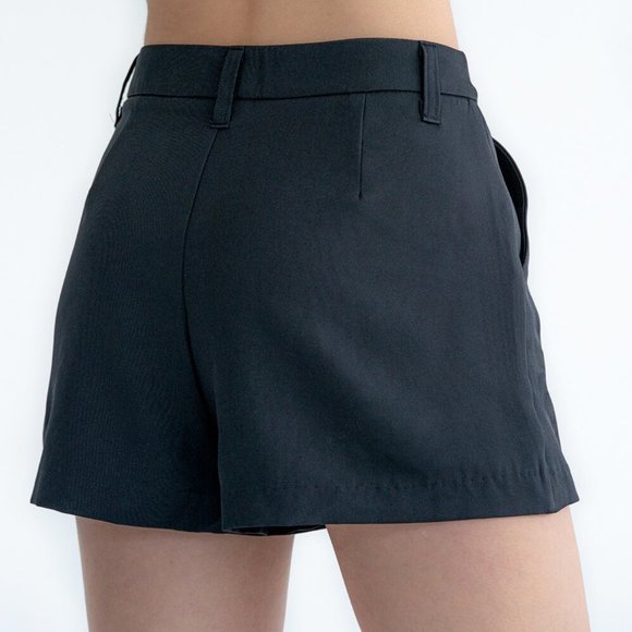 Mini Skort w/ Side Slant Pockets | Item Ditto - Picture 2 of 6